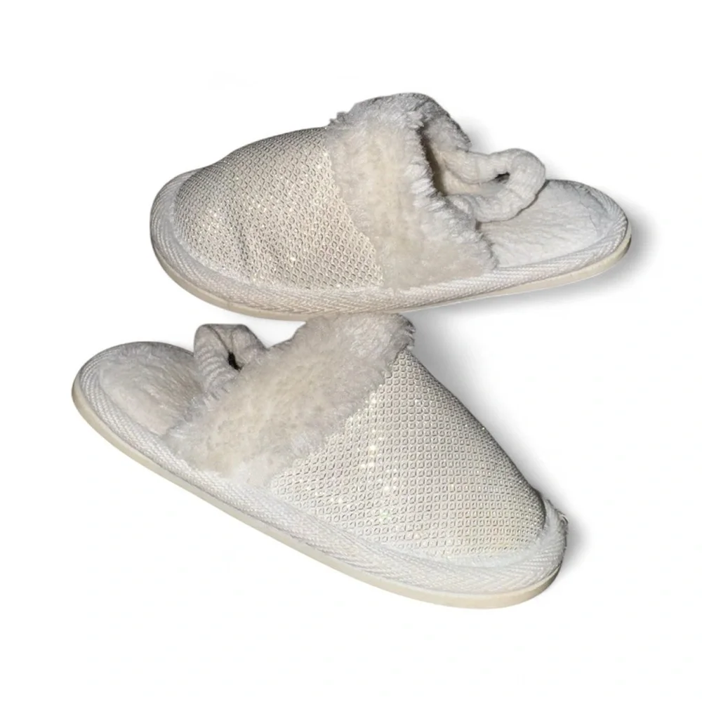 ☀️6/$20☀️ Kids' Cozy Ivory Shimmer Slippers